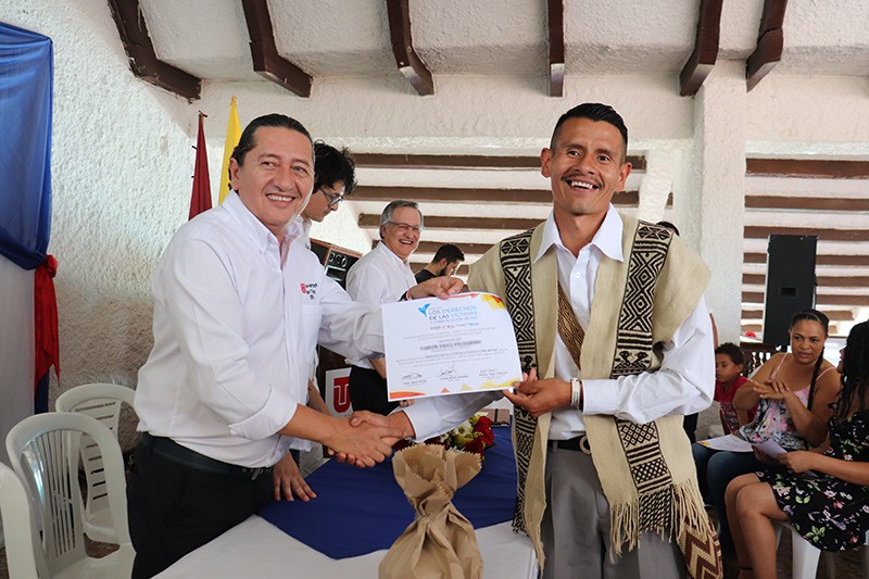 V&iacute;ctimas del conflicto se grad&uacute;an en diplomado sobre defensa de derechos y construcci&oacute;n de paz