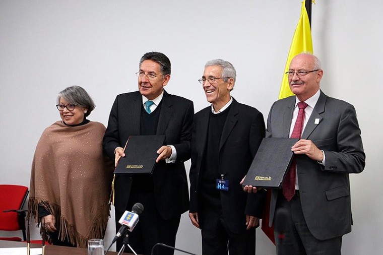 El fiscal Nestor Humberto Mart&iacute;nez y el presidente de la Comisi&oacute;n Francisco De Roux.