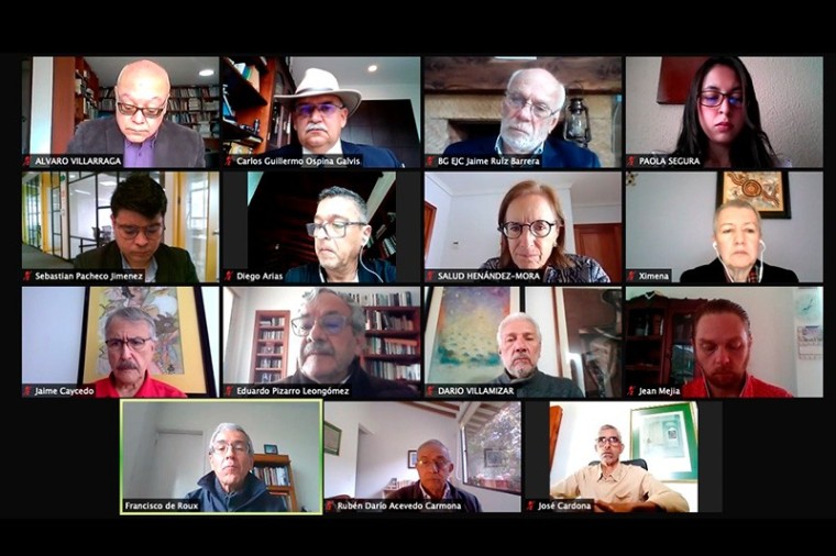 La Comisi&oacute;n de la Verdad ahond&oacute; en la combinaci&oacute;n de todas las formas de lucha