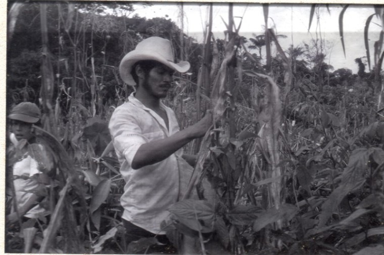 Colono del Guaviare en su fundo. D&eacute;cada de 1960. Foto: Cortes&iacute;a CINDAP
