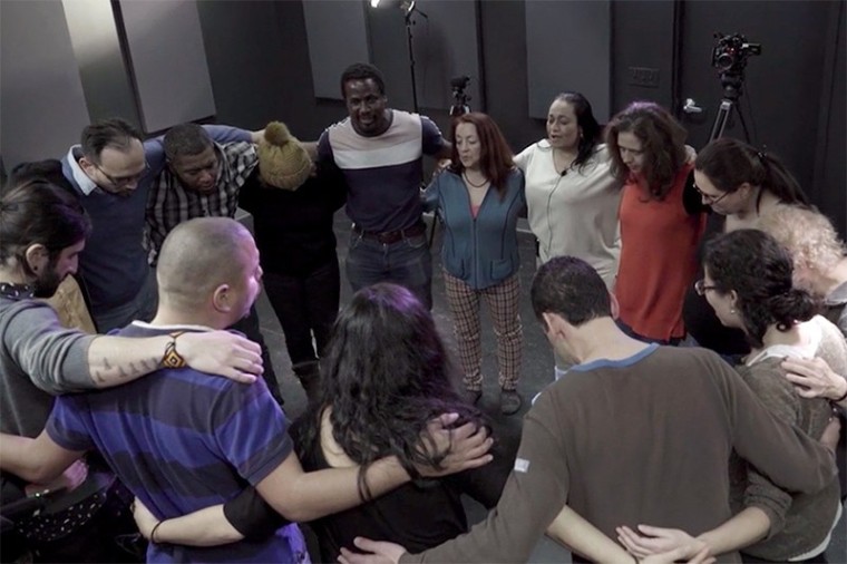 Coro a la escucha: el canto para liberar y sanar el dolor del exilio