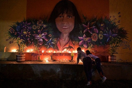 Este mural de la Universidad de los Llanos es un homenaje a la enfermera María Cristina Cobo Mahecha, desaparecida por paramilitares en 2004, y un reconocimiento al esfuerzo de su mamá, Paulina Mahecha, para dar con su paradero.