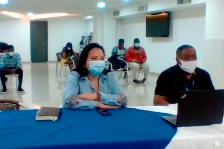 &ldquo;A los grupos armados les decimos que con nosotros no cuenten, que por ah&iacute; no es el camino&rdquo;