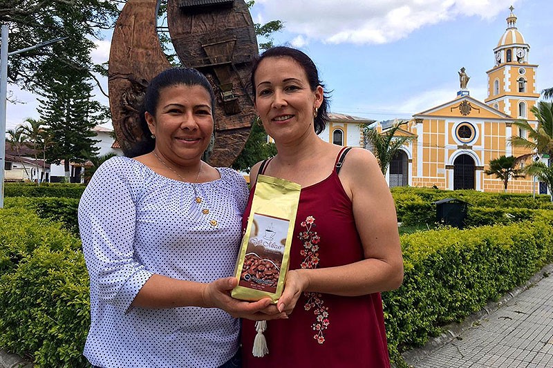 20 mujeres que le apostaron al caf&eacute; en medio de balas