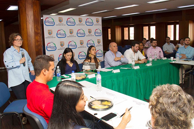 Primer encuentro de la Comisi&oacute;n con la Alcald&iacute;a y los consejeros de paz de Cali