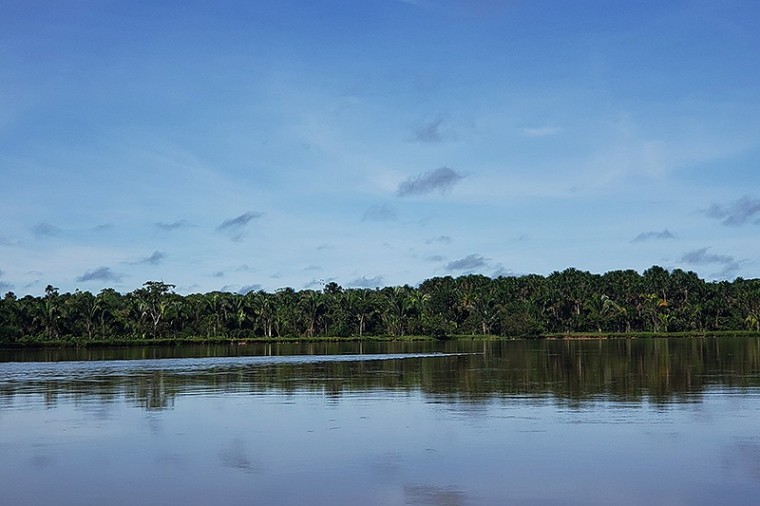 Las comunidades que viven a orillas del Caguán, en Caquetá, cuentan que este río -su principal vía de acceso y comunicación- se volvió innavegable durante el Plan Colombia y el Plan Patriota.