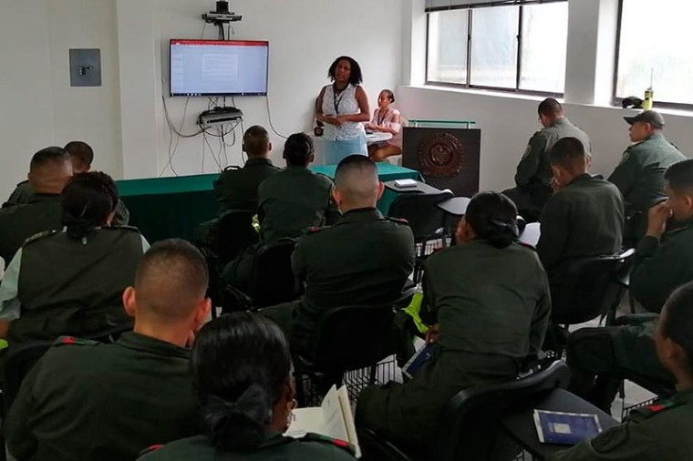 Presentaci&oacute;n de la Comisi&oacute;n de la Verdad en el Comando del Distrito Especial de Buenaventura.