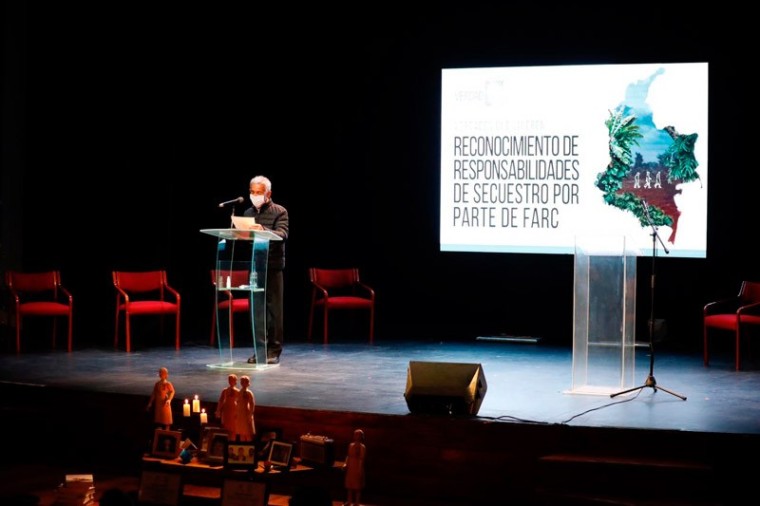 &ldquo;Queremos decirles a las v&iacute;ctimas que su dolor es un dolor que tenemos que llevar todos y todas en Colombia&rdquo;