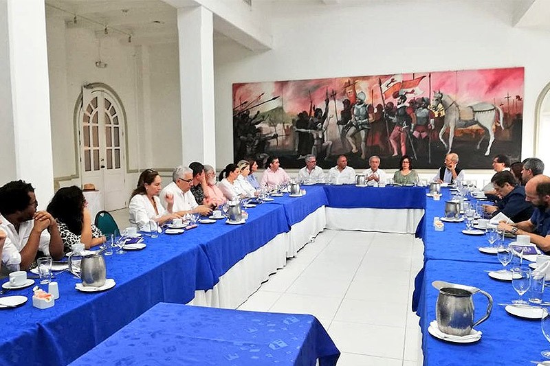 Diálogo entre empresarios de Cartagena y la Comisión para trabajar por la construcción de la verdad