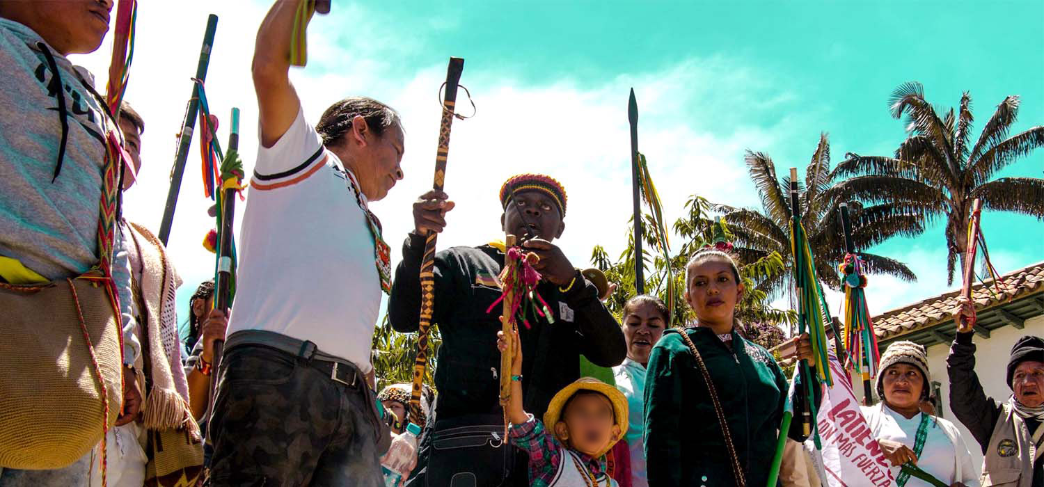 La Guardia Indígena cuenta con la participación voluntaria de hombres, mujeres, niños, jóvenes y adultos mayores.