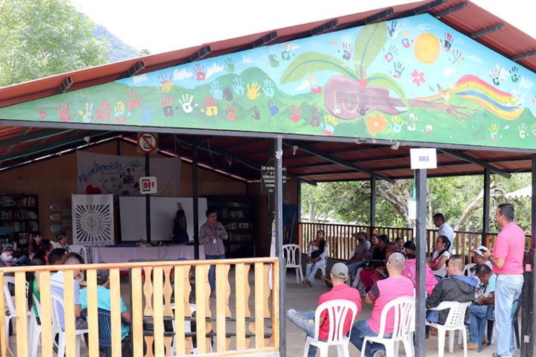 Arte, m&uacute;sica, pr&aacute;cticas ancestrales y liderazgos como forma de resistencia al conflicto armado en las regiones