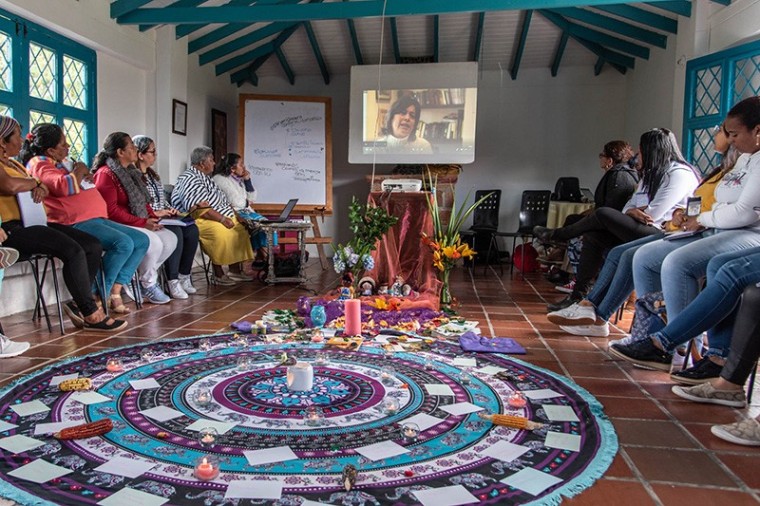 Mujeres v&iacute;ctimas organizadas y la Comisi&oacute;n se encuentran para &ldquo;corazonar&rdquo; la verdad