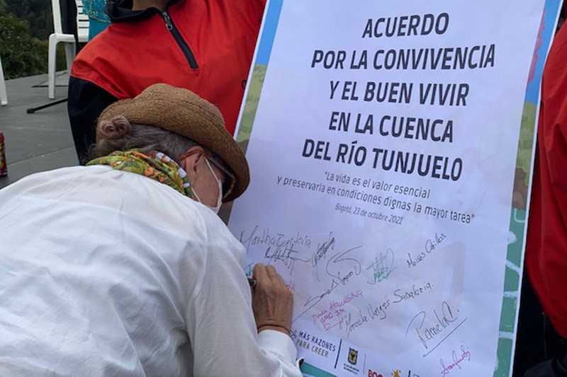 Para que la vida fluya firma el &lsquo;Acuerdo por la convivencia y el buen vivir en la cuenca del r&iacute;o Tunjuelo&rsquo;