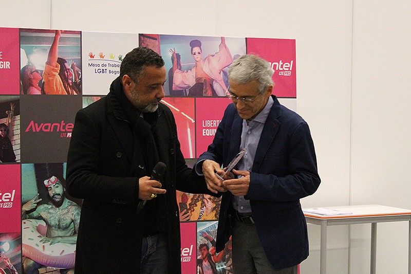 Comisi&oacute;n de la Verdad recibe el Galard&oacute;n Le&oacute;n Zuleta por apoyar la diversidad sexual y de g&eacute;nero